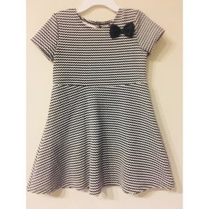 Toddler girl short sleeves blk and white dress 5t